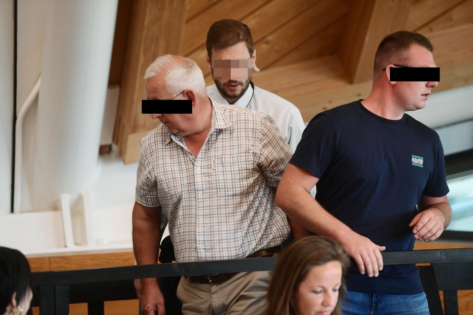Jef V.O. en zijn zoon Marnik (hier op foto bij de start van de assisenzaak op 16 juni) staan terecht in de zaak van de putdekselmoord.