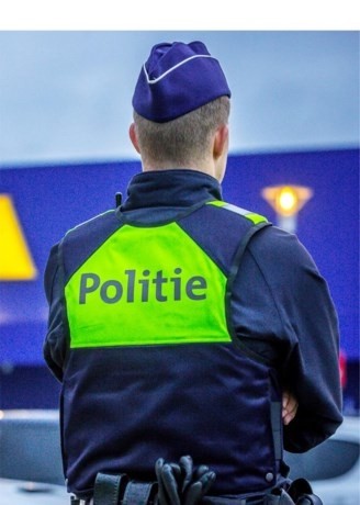 Socialisme En team escort Zijn de Antwerpse politie-uniformen en combi's binnenkort illegaal? | Het  Nieuwsblad Mobile