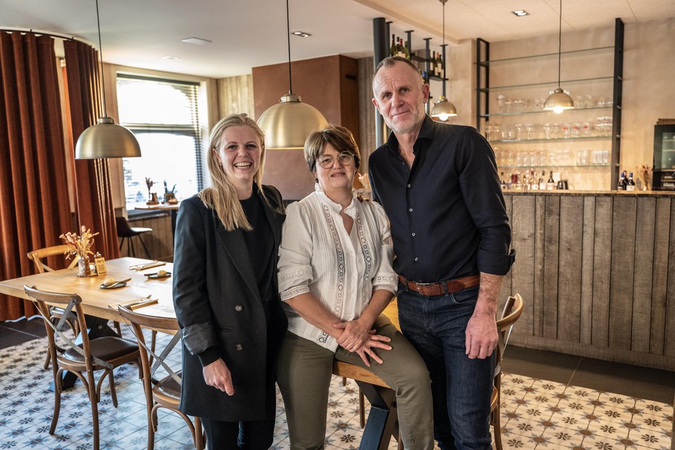 Pol Verhelle, Sabine Paret en dochter Eva in hun restaurant Mart 2. Op paaszaterdag komt er een eind aan hun verhaal.