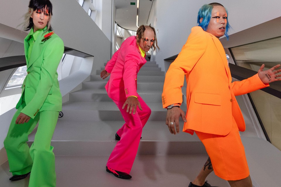 Felle kleuren bij Walter Van Beirendonck.  