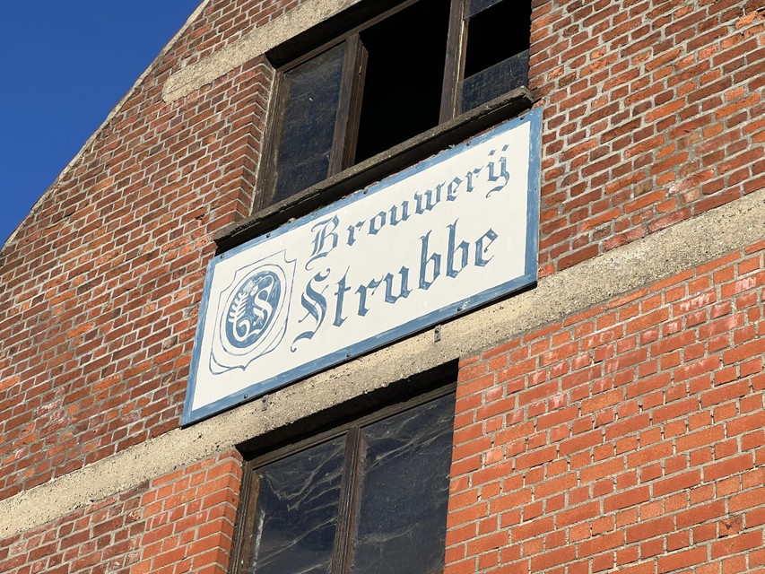 De familiebrouwerij werd in 1831 gesticht in Ichtegem door brouwer en boer Ludovicus Strubbe. Neven Marc en Stefan zijn momenteel de zevende generatie.