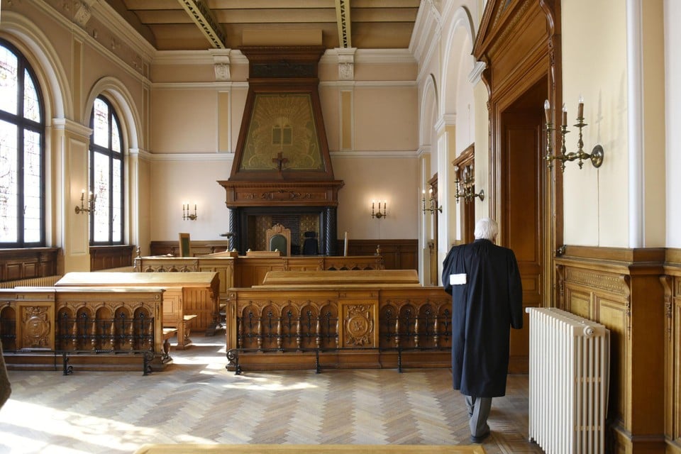 Magistrates Corporate Court Brussels so dismayed about pension plans that they postpone the Belgian State files for an indefinite period of time (Brussels)