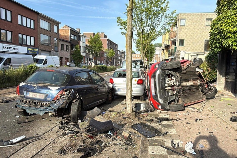 Huge havoc after a major accident in Hoboken: several cars involved, driver arrested (Hoboken)
