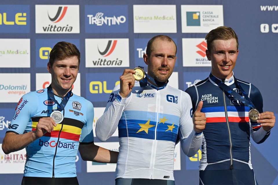 Het podium van 2021: Evenepoel (zilver), Colbrelli (goud) en Cosnefroy (brons). 