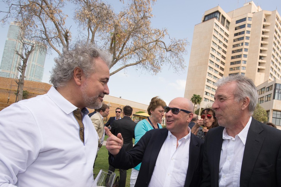Luciano D’Onofrio (midden) samen met François Fornieri (links) in het gezelschap van Eric Gerets in Qatar. 