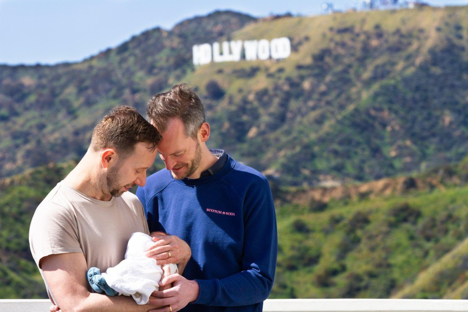 Guy T’Sjoen en zijn man Milan Vansevenant zijn in LA met hun zoontje Maximiliaan.