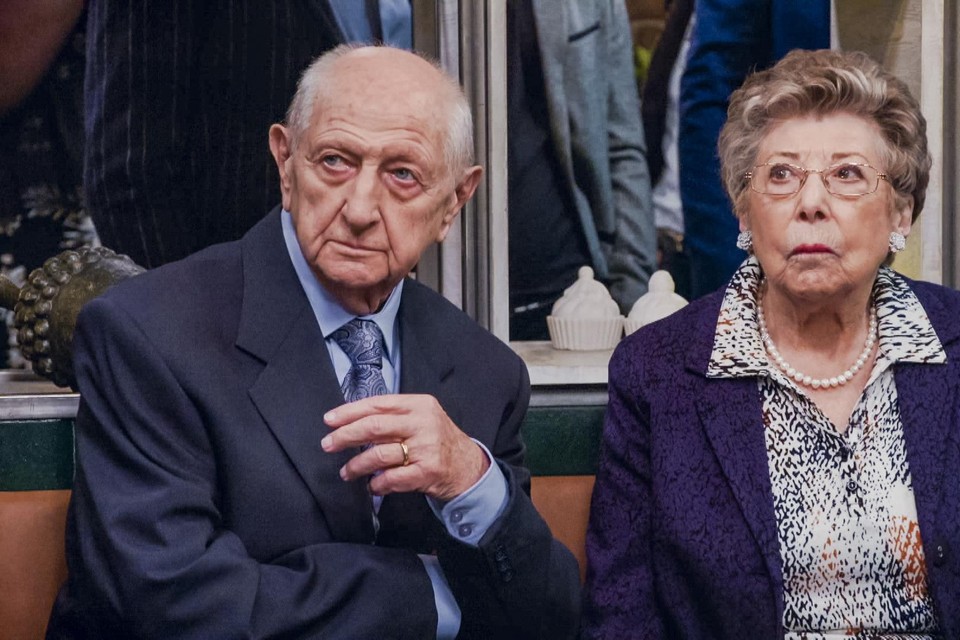 Annie Geeraerts (rechts) zal tijdens de eerste weken van het nieuwe seizoen van ‘Familie’ even niet te zien zijn.