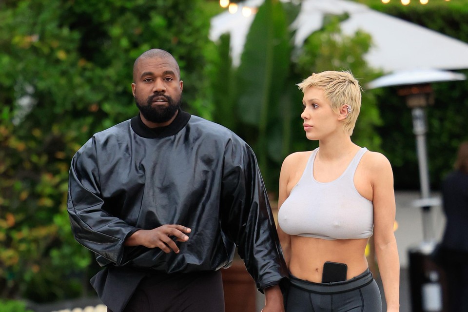Kim Kardashian schaamt zich diep voor ex Kanye West: “Hoe gaat ze dat aan de kinderen uitleggen?” - Het Nieuwsblad