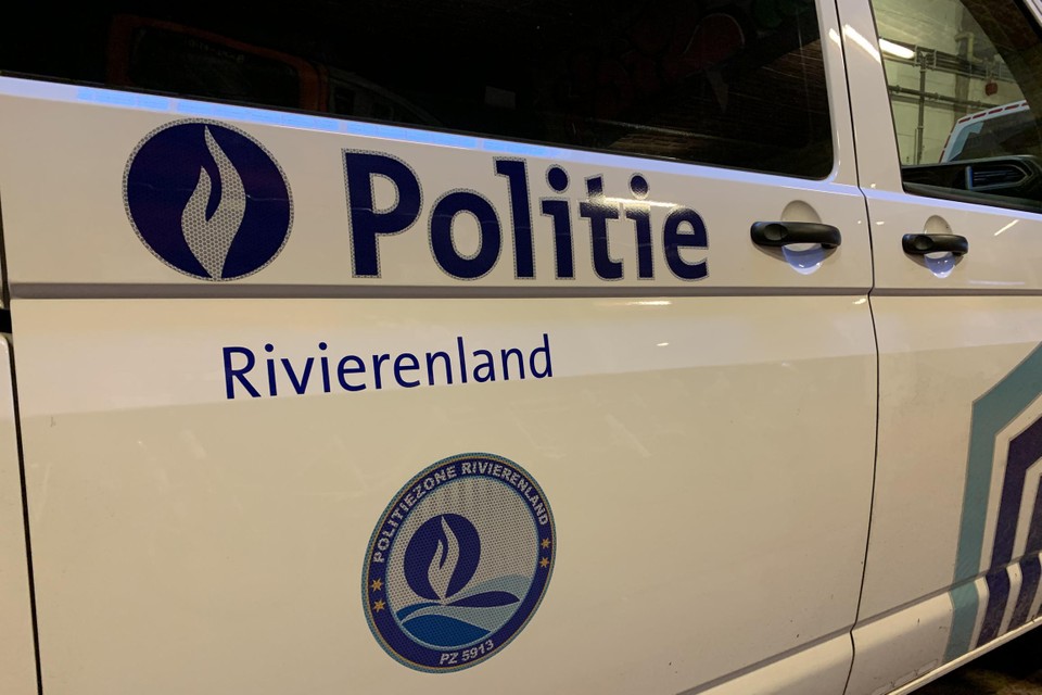 Bij de politie werd aangifte gedaan van een diefstal en een inbraakpoging in Willebroek.
