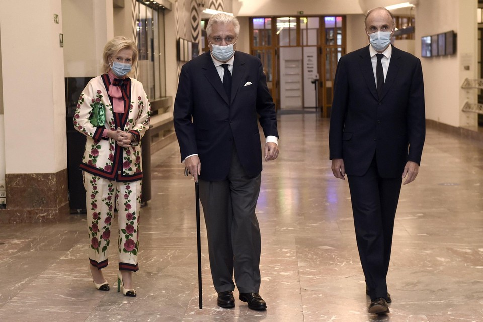 Prins Laurent arriveert samen met prinses Astrid en prins Lorenz.