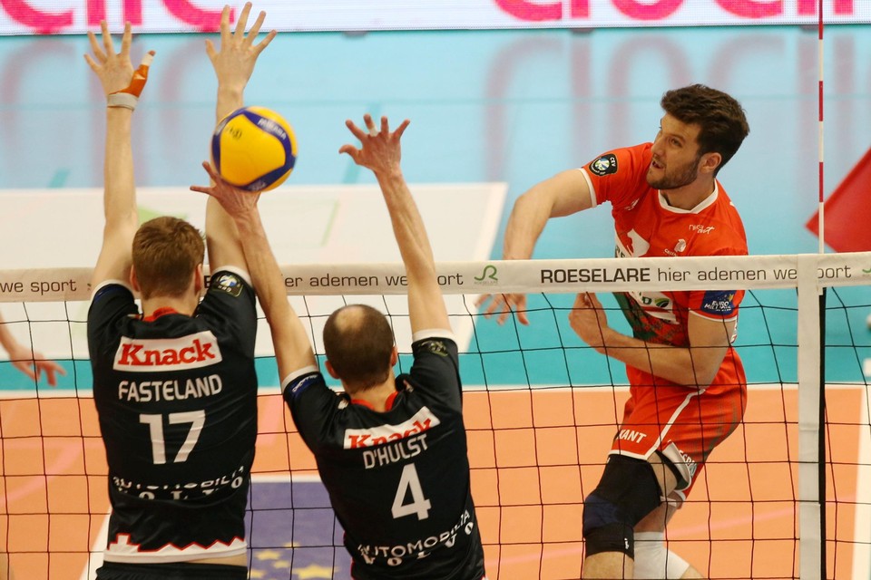 Stijn D’Hulst en Rune Fasteland kunnen Jan Martinez niet afblokken.