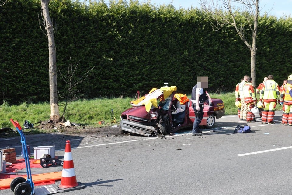 The damage to the oldtimer is immense.