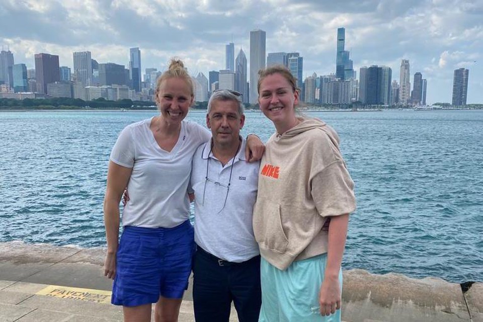 Onze man op bezoek bij twee basketbal-iconen in Chicago: Ann Wauters en Emma Meesseman 