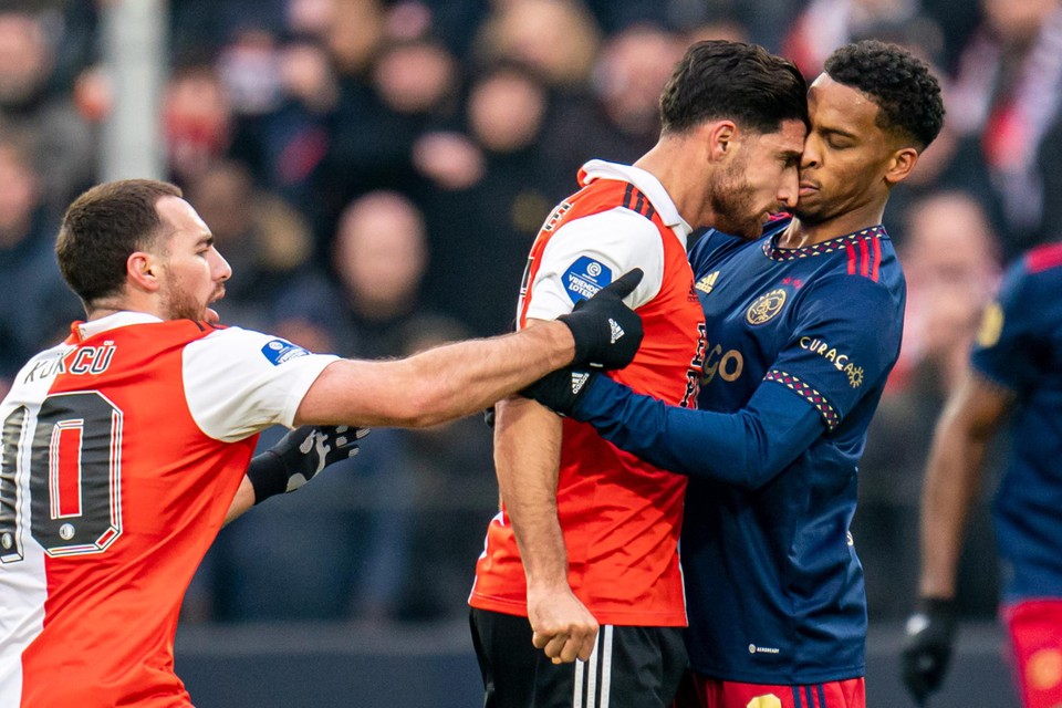 Ajax-Feyenoord is always a loaded duel.  This afternoon the Classic in full title battle becomes even more important.