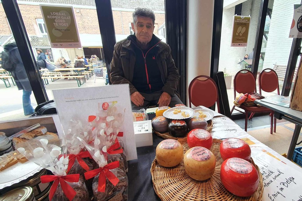 Guido Vierendeel lanceerde zijn nieuwe hot pili-pili-kaas (met rode korst) in het Kartuisgamma op de streekproductenbeurs Galmusant.