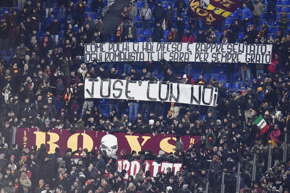 The Roma fans express their gratitude to José Mourinho after his dismissal: “You have defended and represented us like few.  Every Roman is forever grateful to you.”