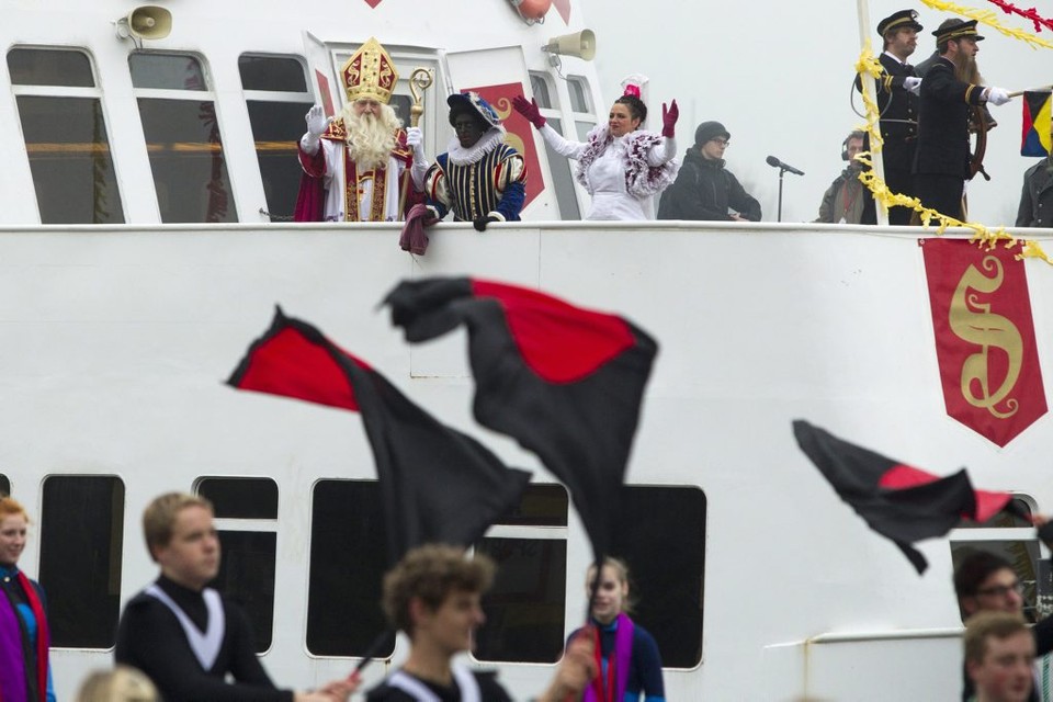 Politieagent regeling Vrijwillig FOTO. De blijde intrede van Sinterklaas in beeld (Antwerpen) | Het  Nieuwsblad Mobile