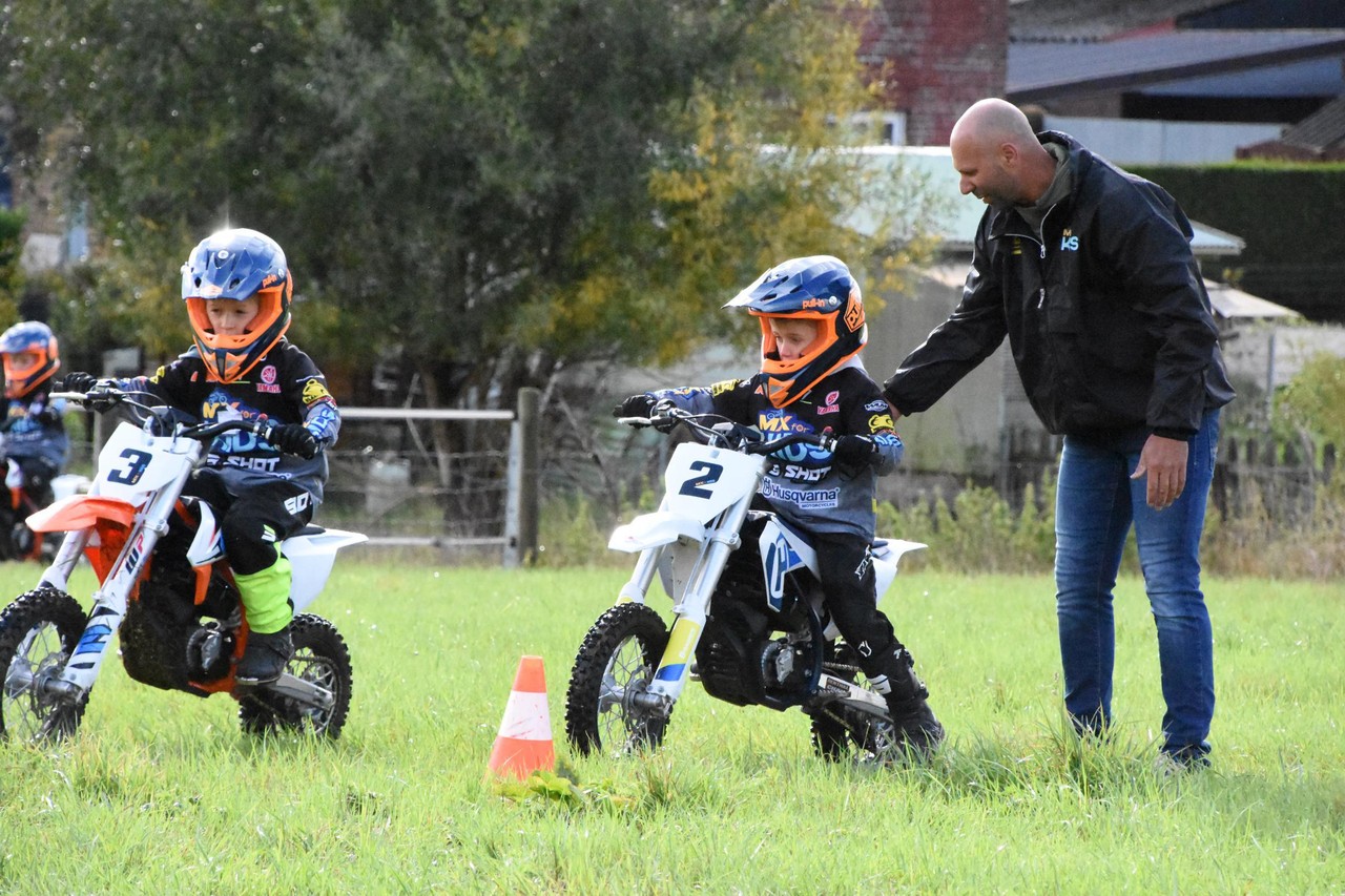 de begeleiding Smaak Versterken MX for Kids maakt kinderen warm voor motorcross: “We begrenzen de snelheid  tot zo'n 11 kilometer per uur” | Het Nieuwsblad Mobile