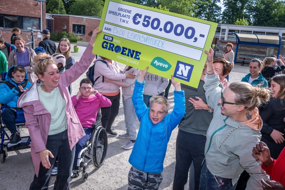 Everyone was very happy with the 50,000 euros check.