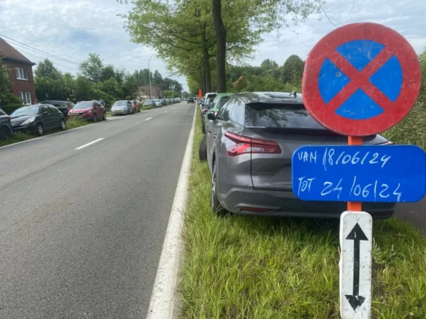 Veel festivalgangers lappen de parkeerregels aan hun laars.