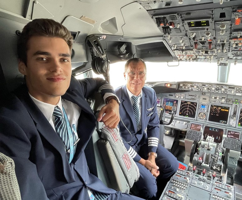 elk Scharnier afstuderen Vader Lieven en zoon Nander nemen samen het vliegtuig, maar dan wel als  piloot: “Ook in de cockpit is hij papa” | Het Nieuwsblad Mobile
