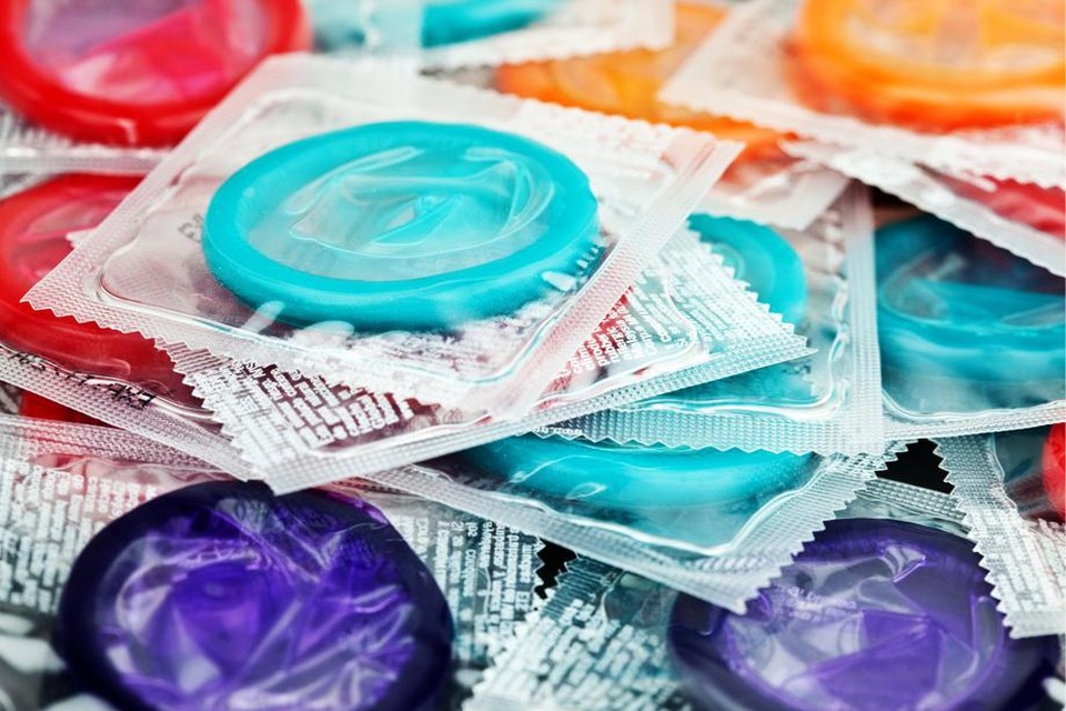 Het aantal abortussen bij tieners daalt sterk, maar de abortuscommissie wil dat cijfer nog meer naar beneden krijgen door anticonceptie nog toegankelijker te maken. 