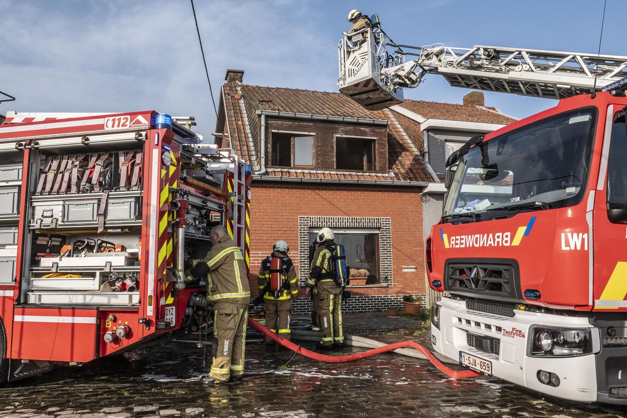 ga winkelen pijnlijk evenwichtig Alerte buren kunnen grote brand vermijden in woning van 94-jarige man  (Moorslede) | Het Nieuwsblad Mobile