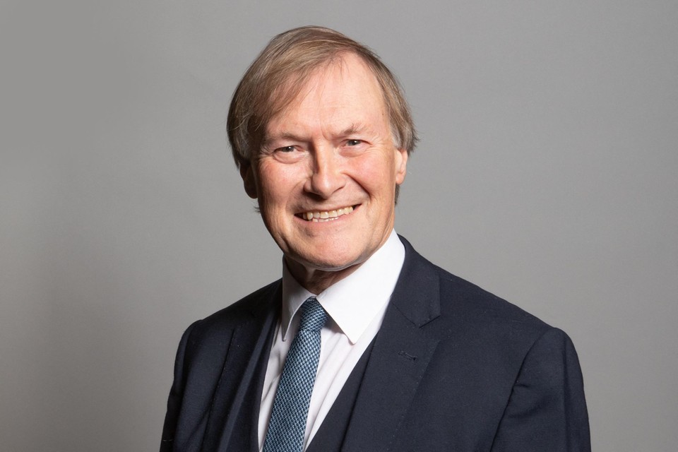 Sir David Amess overleed vrijdag nadat hij meermaals werd neergestoken, hij laat vijf kinderen na.
