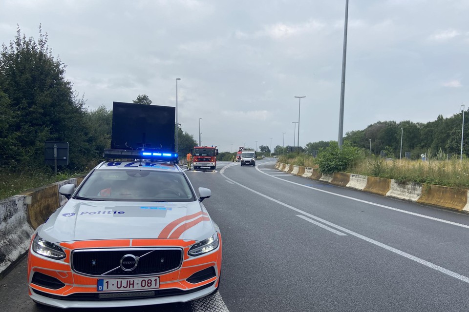 Onder andere op de afrit Kortrijk-Oost ging een wagen aan het slippen.