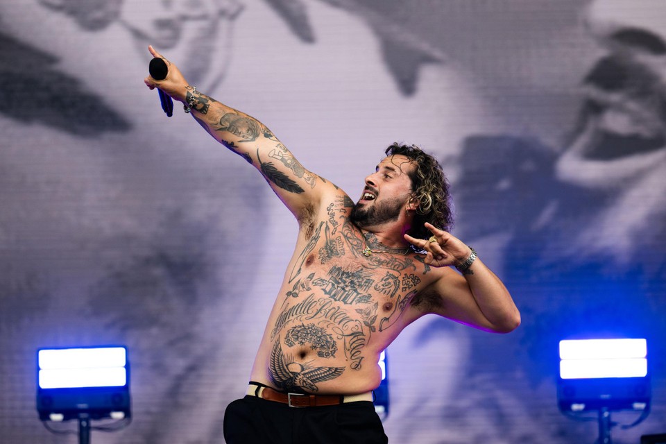 Zwangere Guy op het hoofdpodium van Rock Werchter.