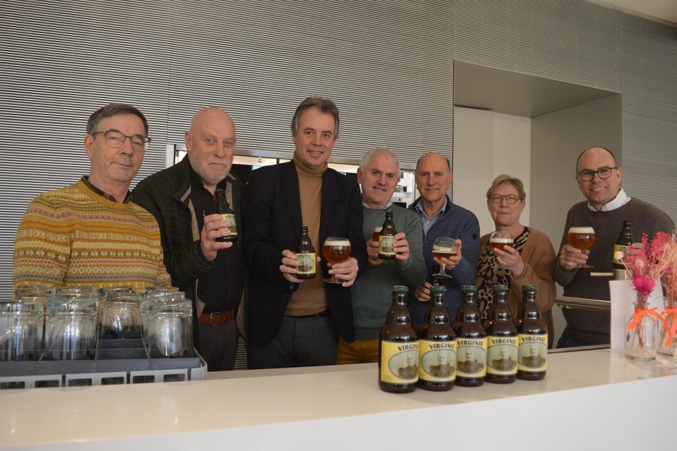 De Heemkundige Kring en het  stadsbestuur heffen een glas Virginie op de Nevelse schrijfster.