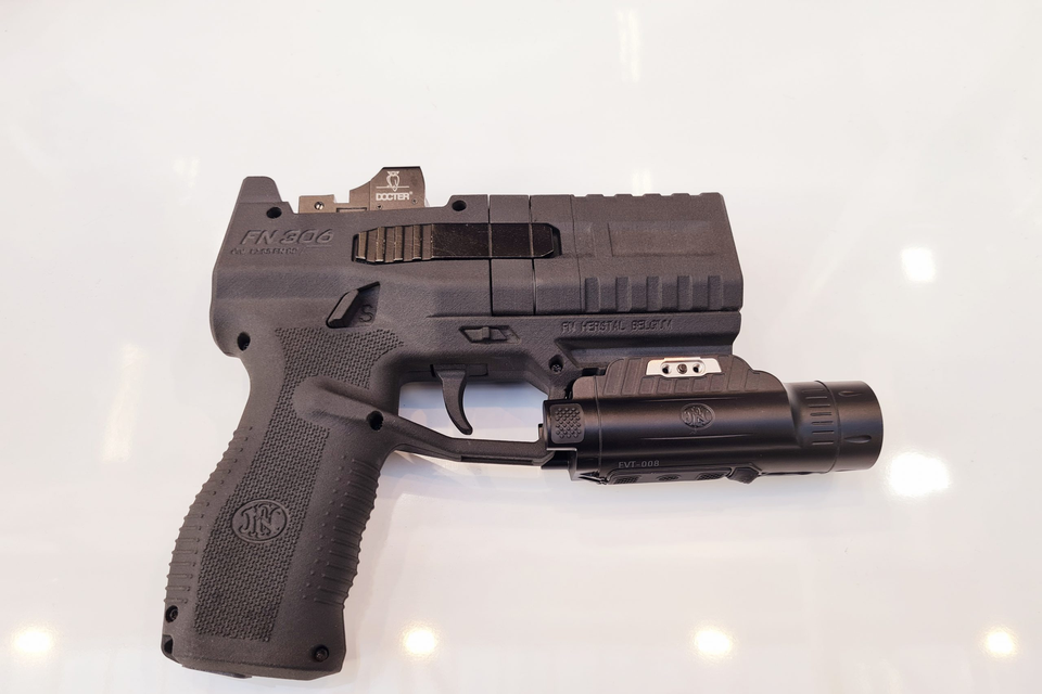 De FN 306 is voorgesteld op de wapenbeurs van Parijs. 