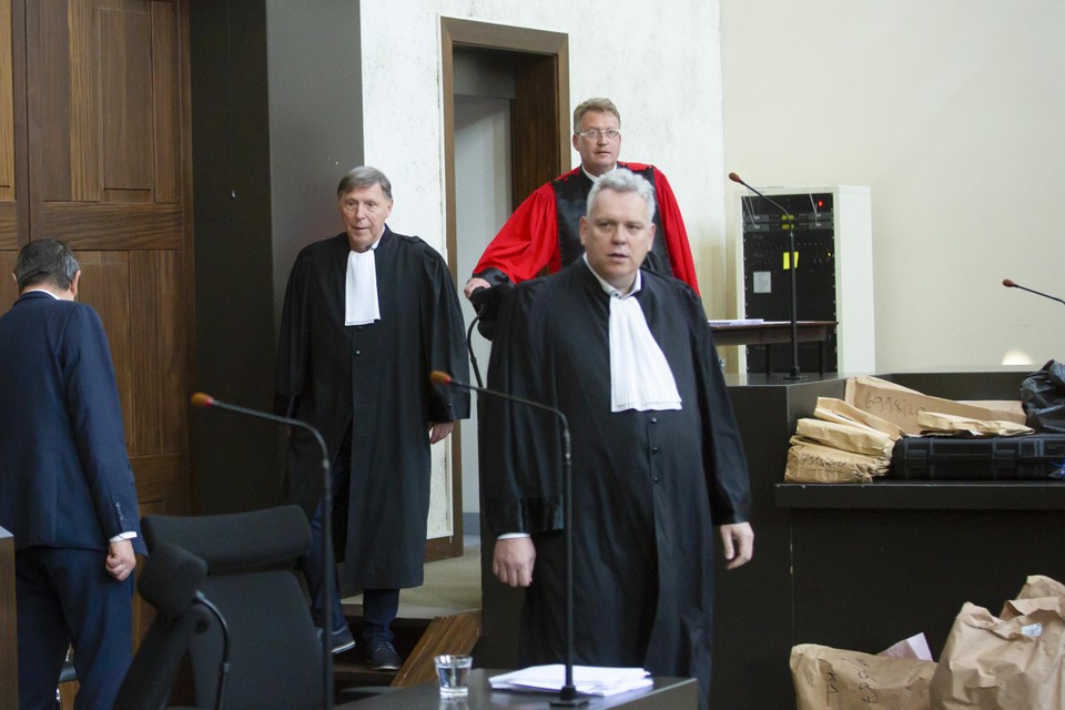 Advocaten Kris Vincke en Jef Vermassen met aanklager Serge Malefason. 
