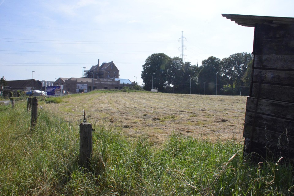 Het gaat om een terrein langs de Jan De Trochstraat vlakbij nieuwbouwproject Eylenbosch langs de Ninoofsesteenweg. 