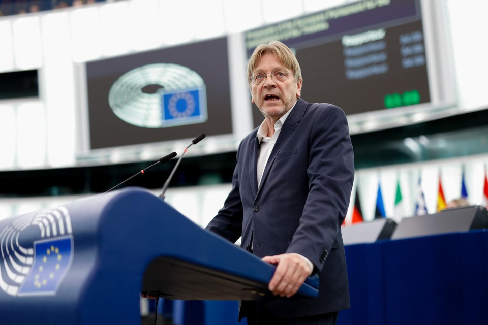 Ook Guy Verhofstadt werd geviseerd in een grootschalige campagne van cyberspionage met phishingmails.
