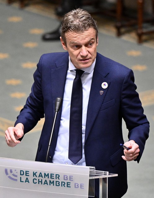 Justitieminister Paul Van Tigchelt verdedigt de nieuwe DNA-wet in de Kamer