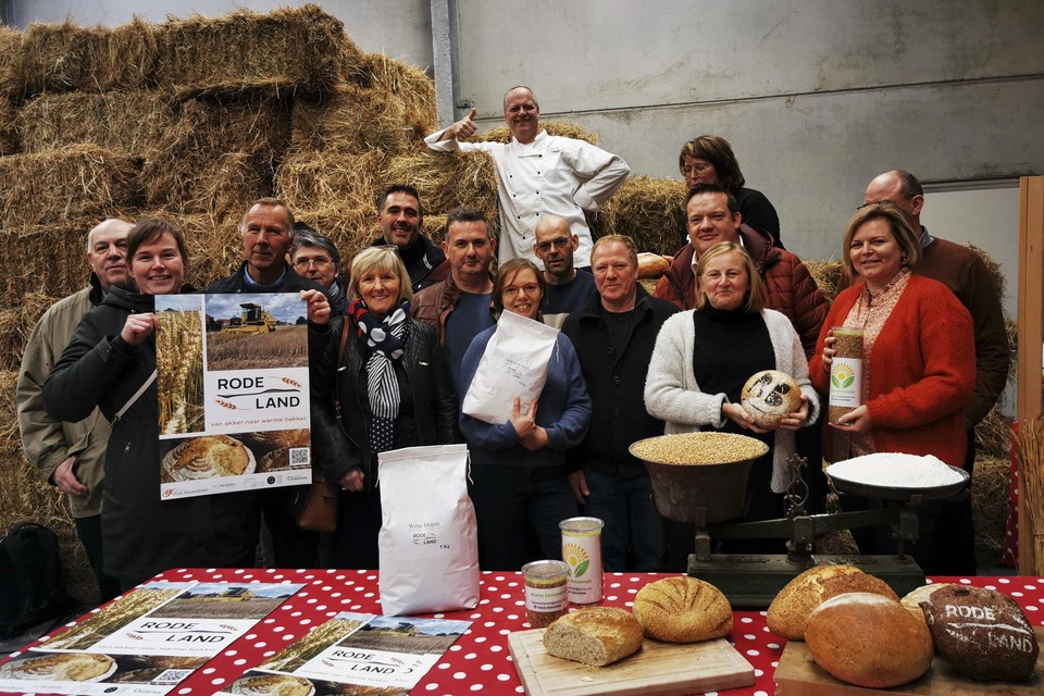 Het Rodelandbrood is het resultaat van de ambacht van lokale producenten: twee lokale landbouwers, een molenaar en acht warme bakkers. 
