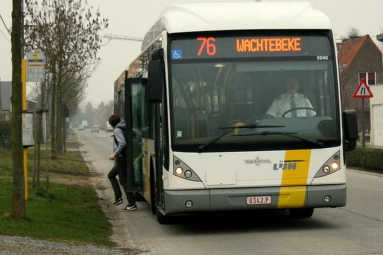 Vergelijking Dakloos Trottoir UPDATE. Staking De Lijn: ook bus 76, 77 en 78 van en naar Lochristi grondig  verstoord (Lochristi) | Het Nieuwsblad Mobile