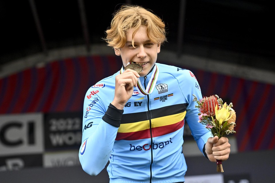 Vlad Van Mechelen mocht trots poseren met zijn bronzen medaille. 