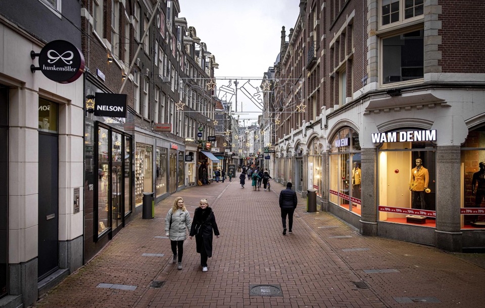 Op 12 december gingen de winkels in Nederland dicht. Pas eind vorige week mochten ze weer open. 