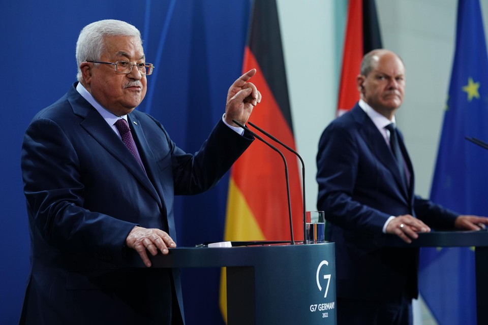 Mahmoud Abbas (links) 