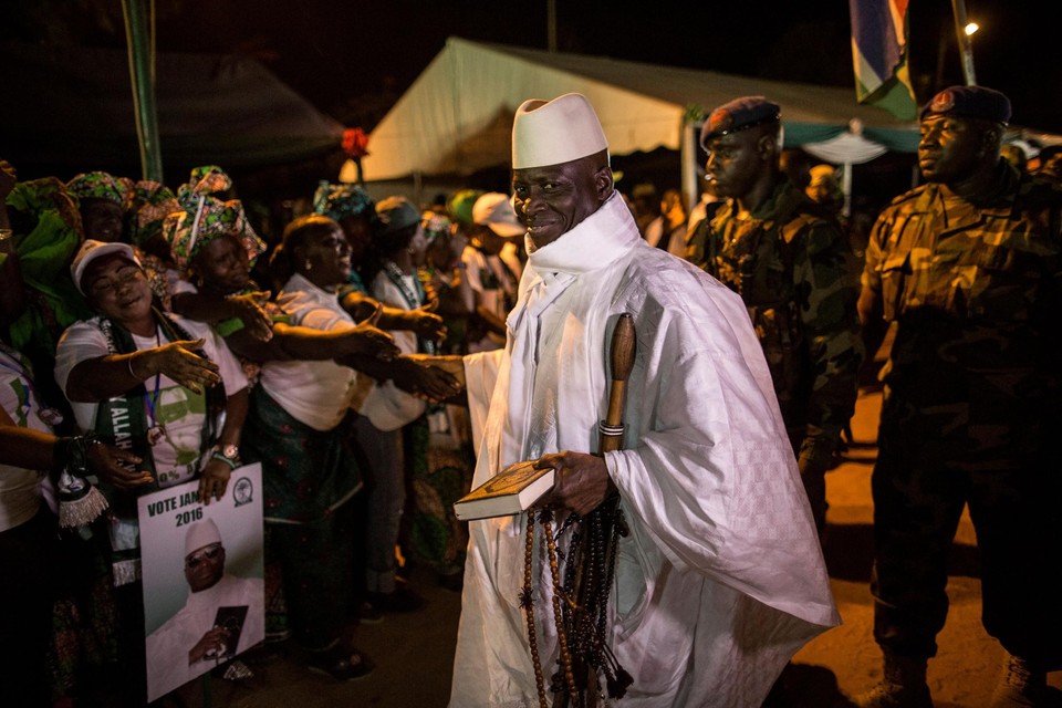 De oud-dictator van Gambia, tijdens de verkiezingscampagne van november 2016 die voor hem ‘het begin van het einde’ inluidde. 