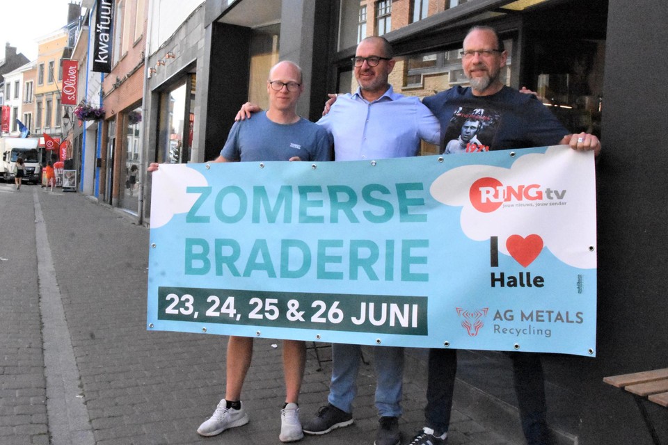 Philip Demanet van de Vereigde Handelaars van Halle, centrummanager Jan Boots en Kim Barbé van de vzw Maspoe boksten het braderieprogramma in elkaar.