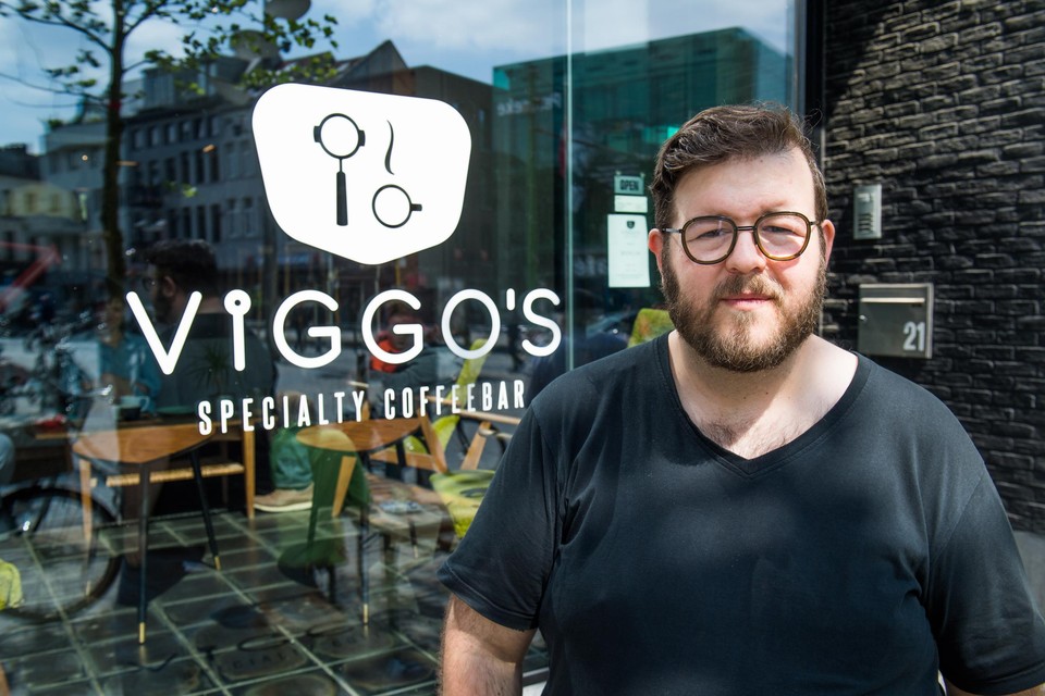 Tim Jensen van koffiebar Viggo’s op het De Coninckplein.