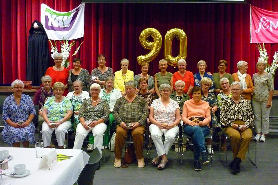 Speciaal voor de 90ste verjaardag van Femma-Retie organiseerde het bestuur van de populaire vrouwenvereniging een groot verjaardagsfeest in zaal Den Dries. 