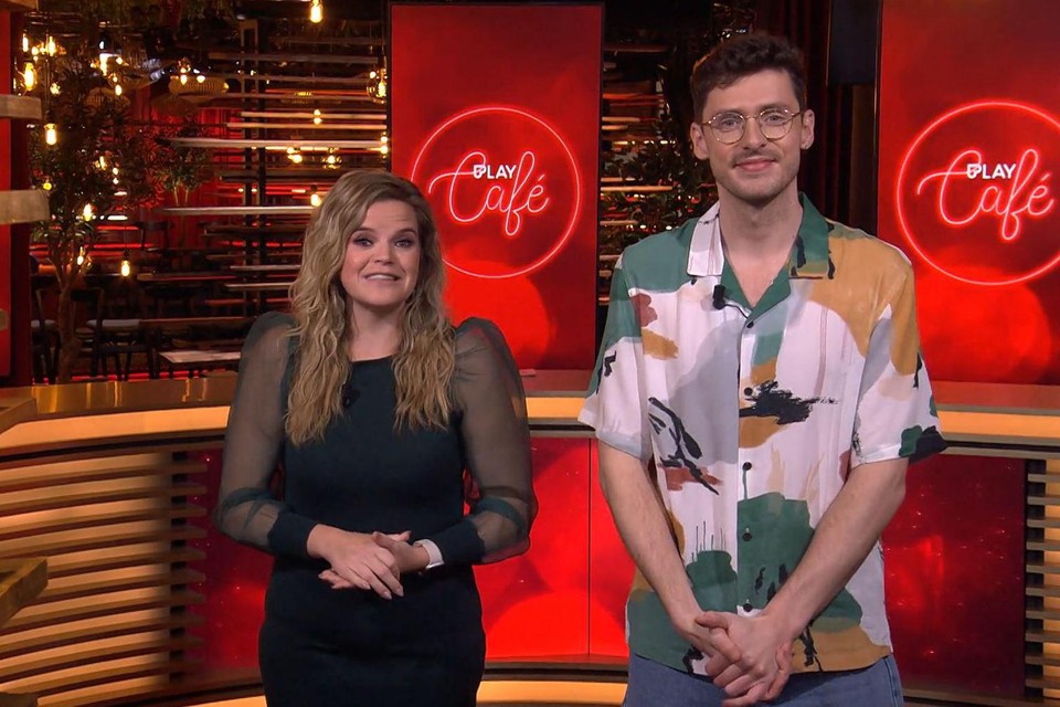Celien Hermans (links) zou Matthias Vandenbulcke (rechts) één dag vervangen, maar is nog steeds aan boord in ‘Play café’.