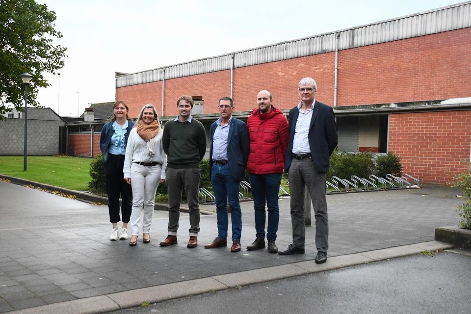 Een werkgroep bereidt de vernieuwing van de oude sporthal voor.