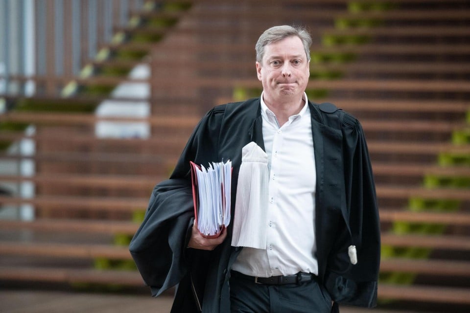 Former policeman guilty of sexual cross -border behavior and voyeurism in commissioner: Man must follow guidance (Berlaar)
