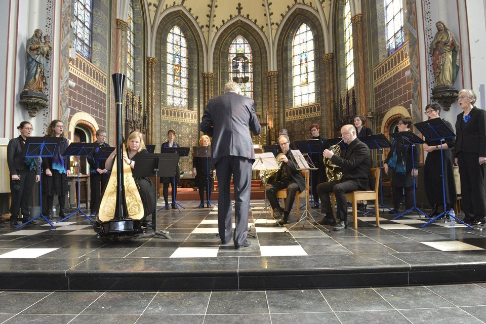 Het dameskoor Donne Domenica treedt zondag onder leiding van Patrick Van Looy op in de kerk van Tielen.