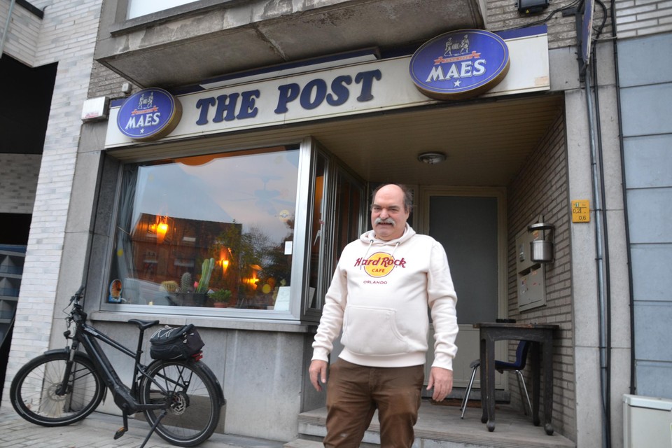 Jurgen wil nog drie jaar cafébaas zijn, maar het gebouw van café The Post staat te koop.